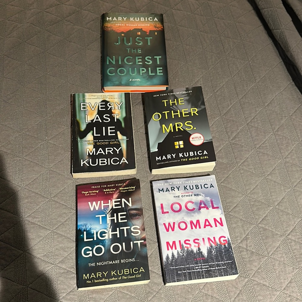 5 Mary Kubica books. The best thrillers. Page turners from the start!